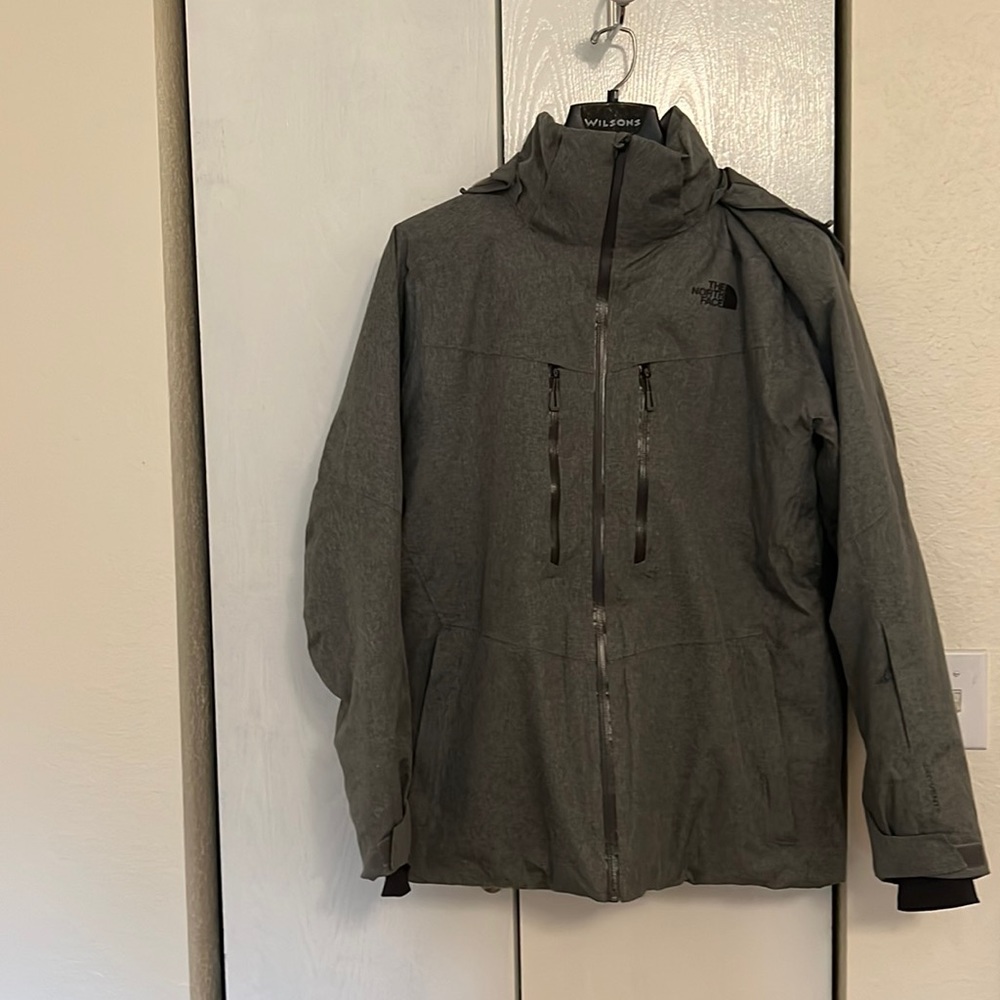 Men’s North Face coat